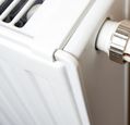 adjusting-radiator-thermostat