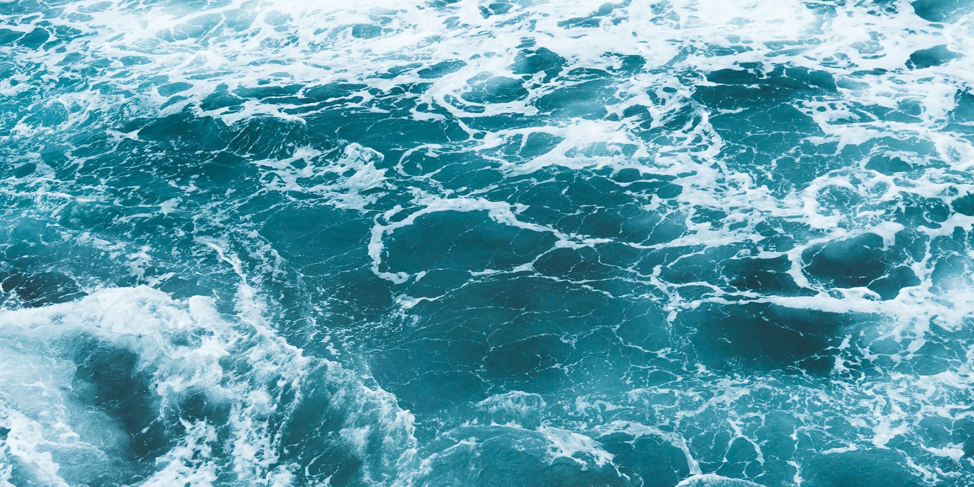 Choppy ocean wae