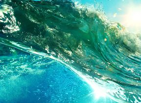 close-up-of-ocean-wave-reflecting-sunshine