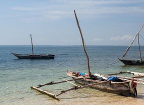 dhow-fishing-boat-in-kenya