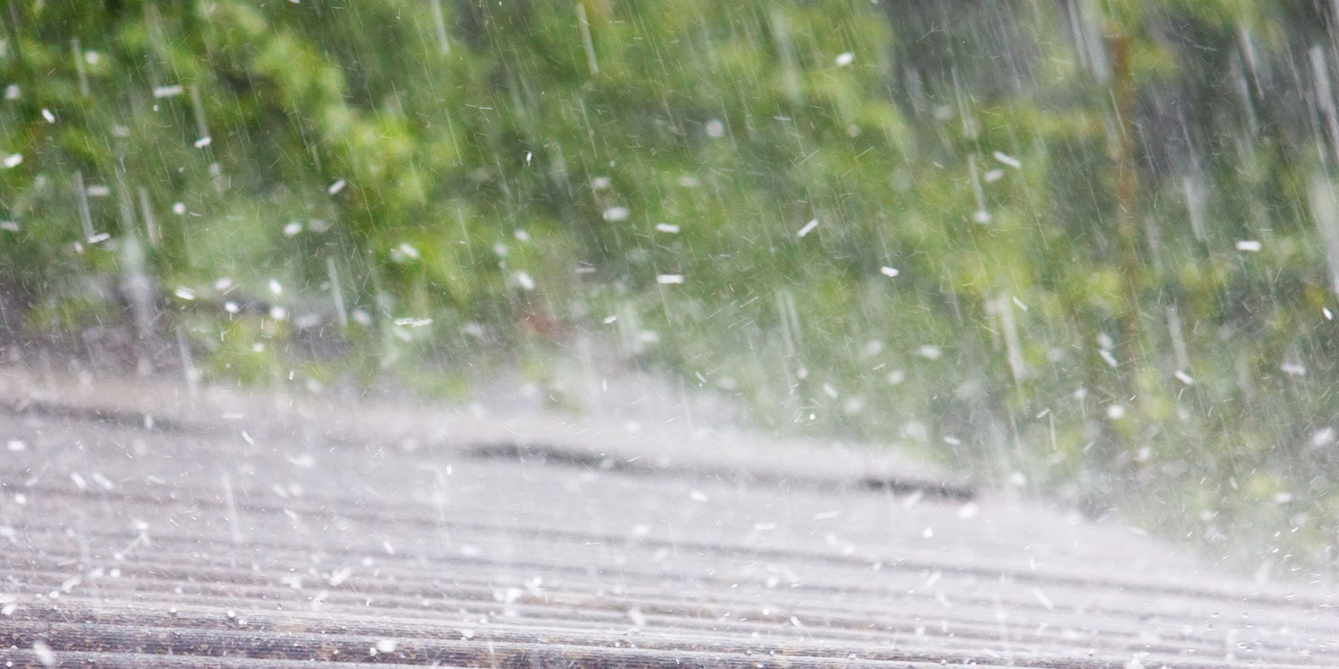 hail-falling-to-the-ground