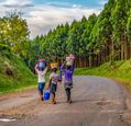 kenya-women-with-baskets