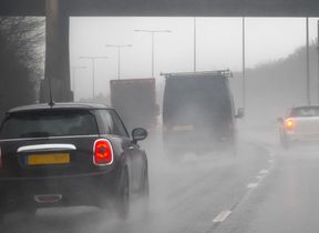 motorway-in-bad-weather_adobestock_211958410