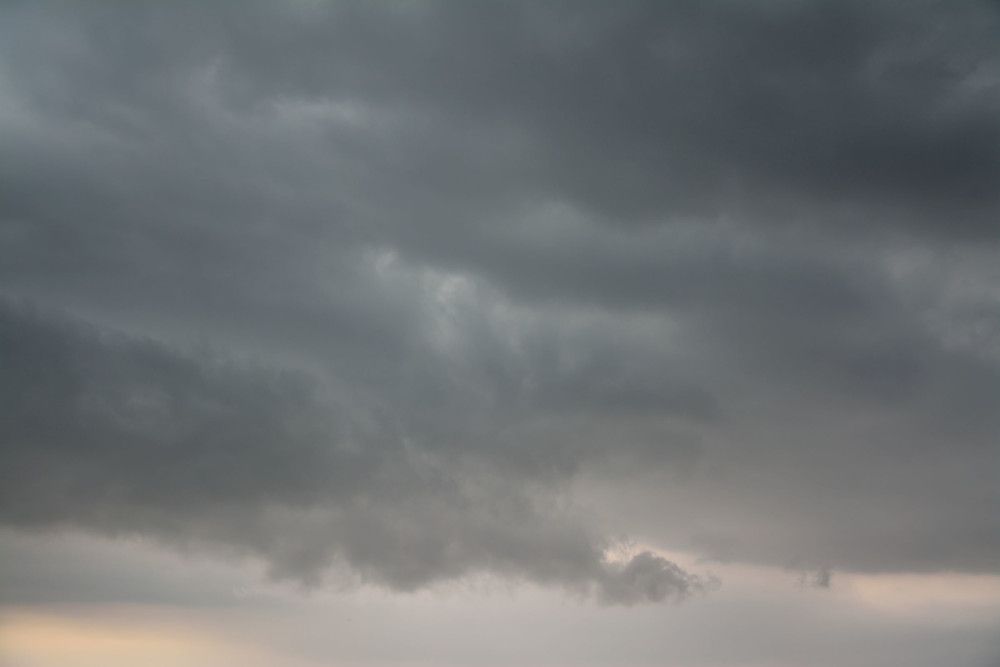 nimbostratus-clouds-rolling-in_adobestock_215372988
