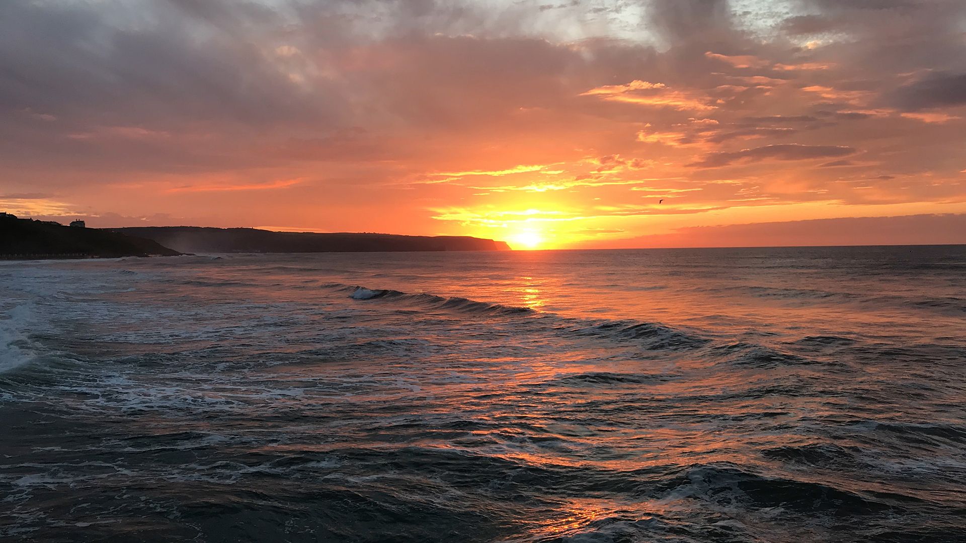 partly-cloudy-seaside-sunset-whitby