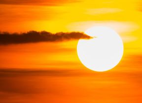 red-sun-in-the-sky.-photo-cristian-lozan