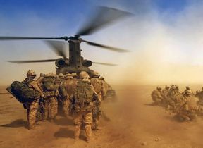 royal-marines-and-chinook-helictopter-in-helmand-province