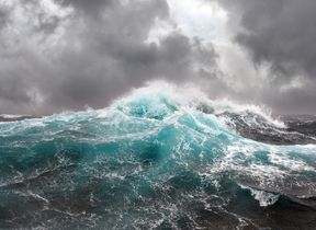 sea_wave_and_dark_clouds