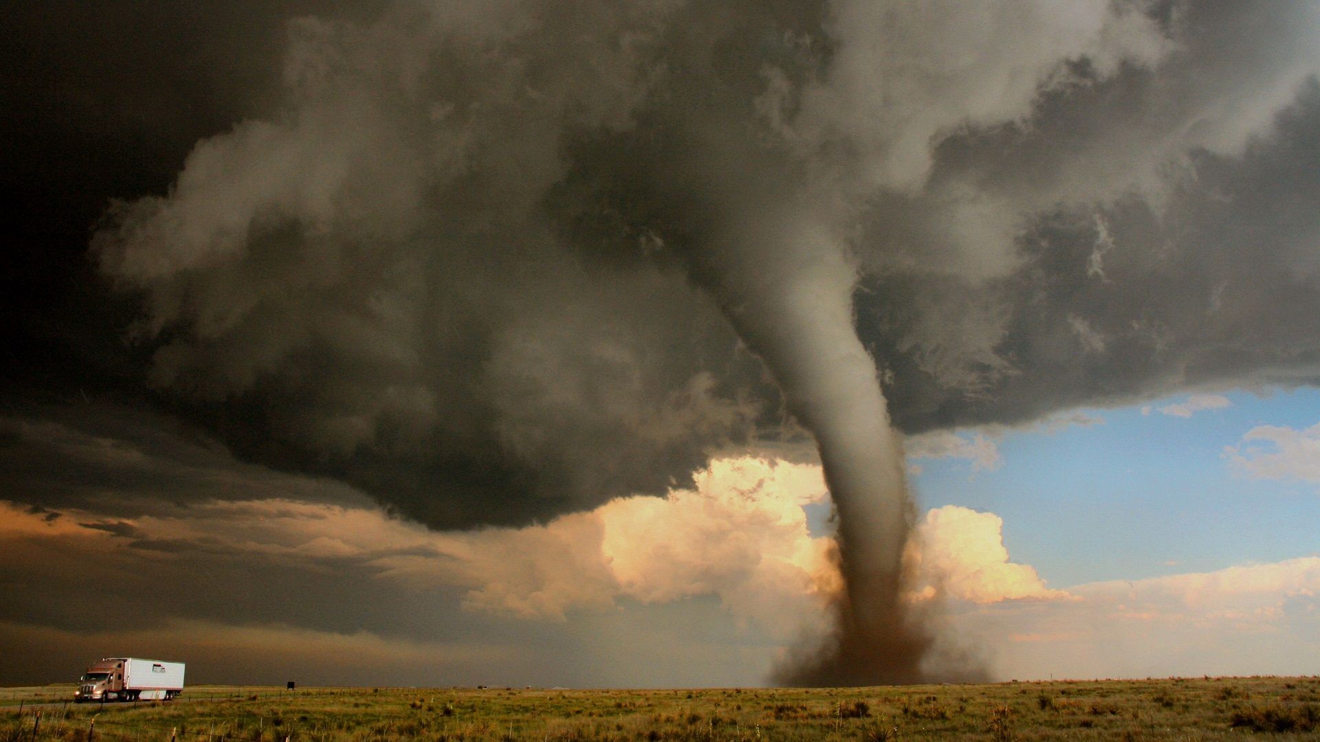 tornado-in-the-usa.-photo-matt-clark