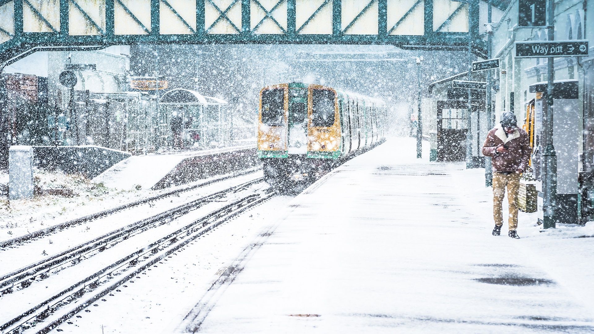 train-travelling-in-heavy-snow