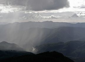 virga-clouds-over-hills