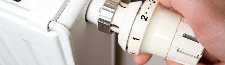 Hand adjusting a radiator valve