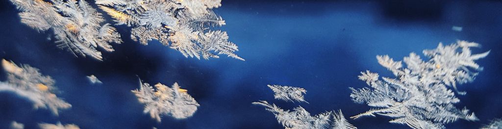Macro close-up of snowflakes. Photo Kacper Szczechla